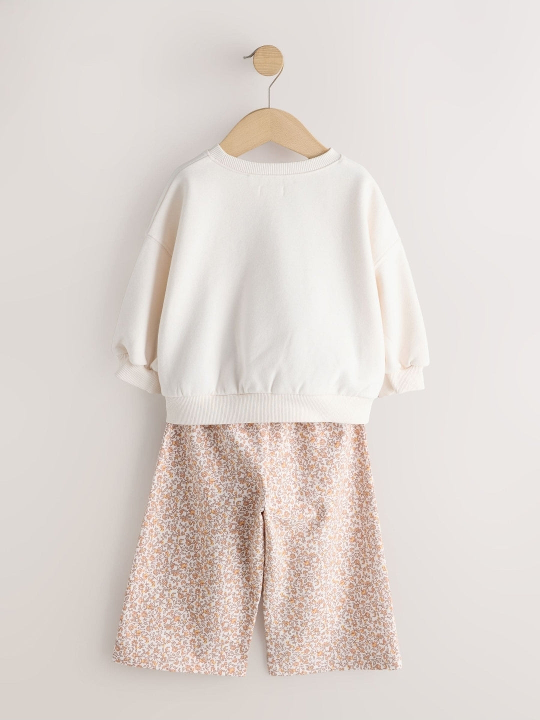 Cream Sweatshirt & Wide Leg
Trousers Set
