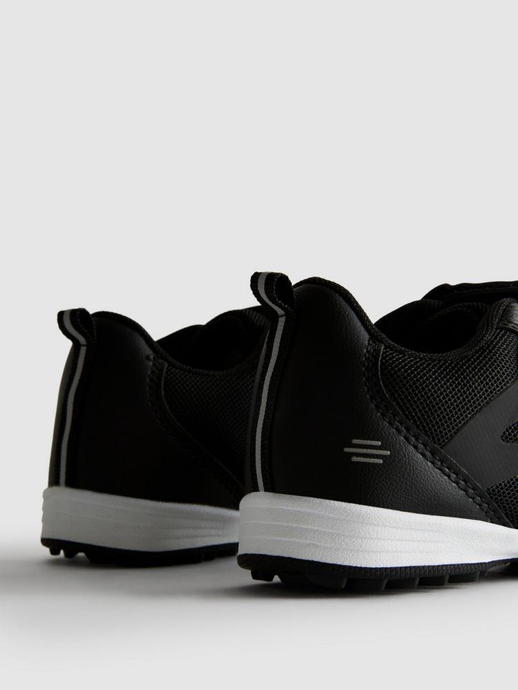 Low-Top Football Boots