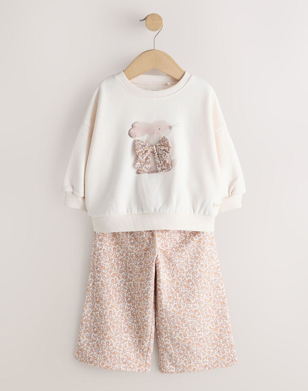 Cream Sweatshirt and Wide Leg
Joggers Set