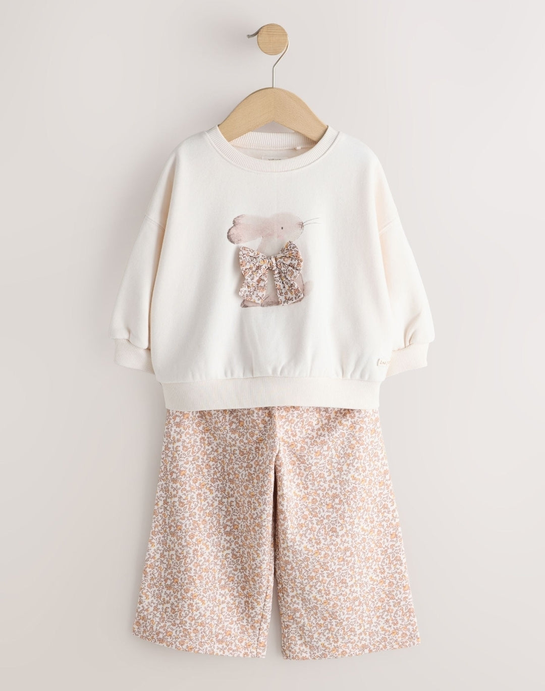 Cream Sweatshirt and Wide Leg
Joggers Set